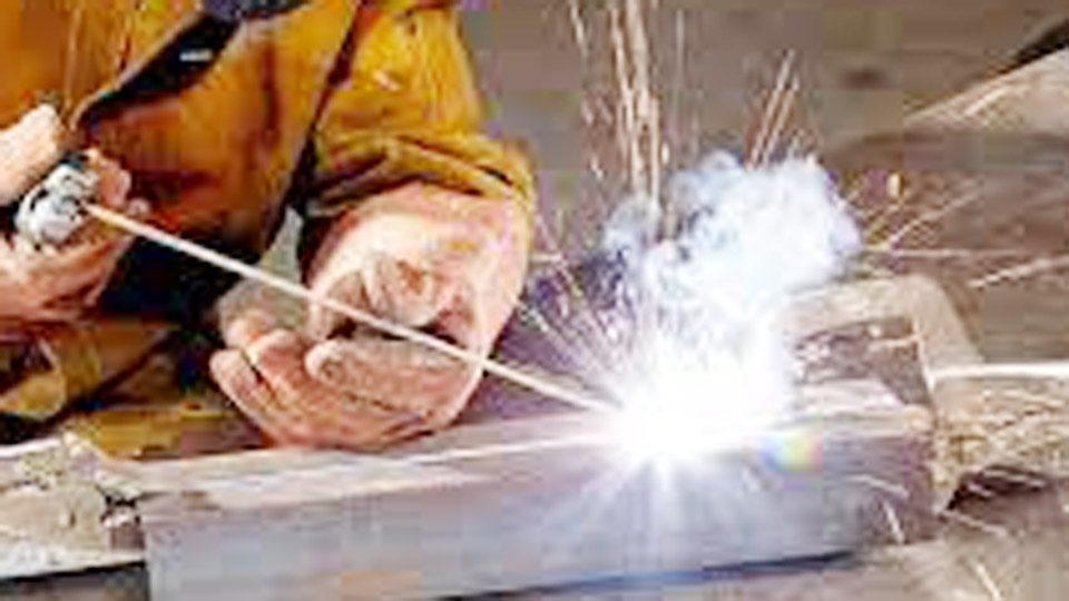 How to Use a Stainless Steel Welding Rod Without Sticking